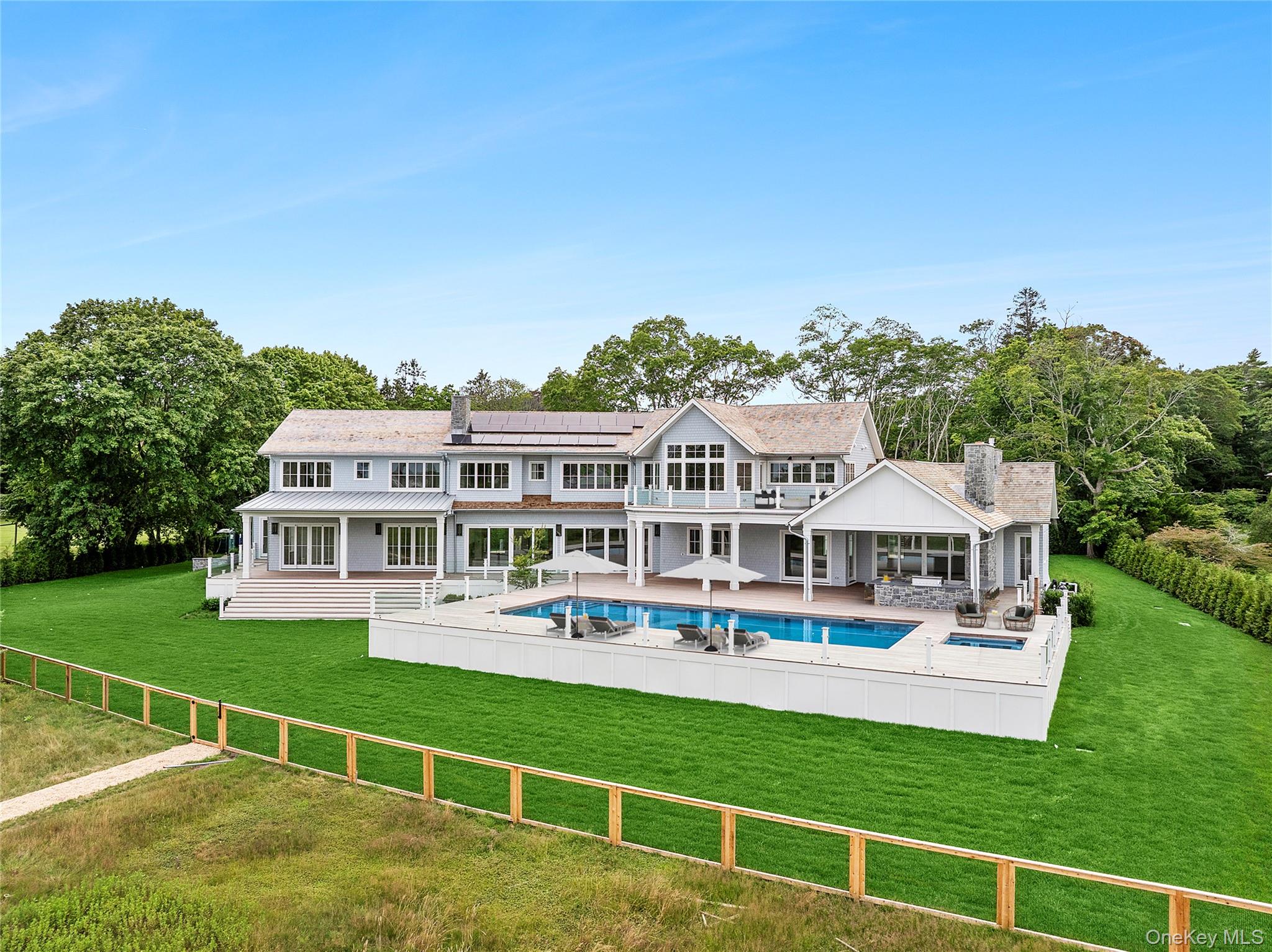 551 Main Street, Quiogue, NY 11978