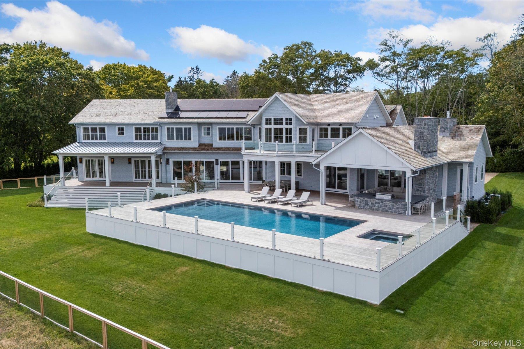 551 Main Street, Quiogue, NY 11978