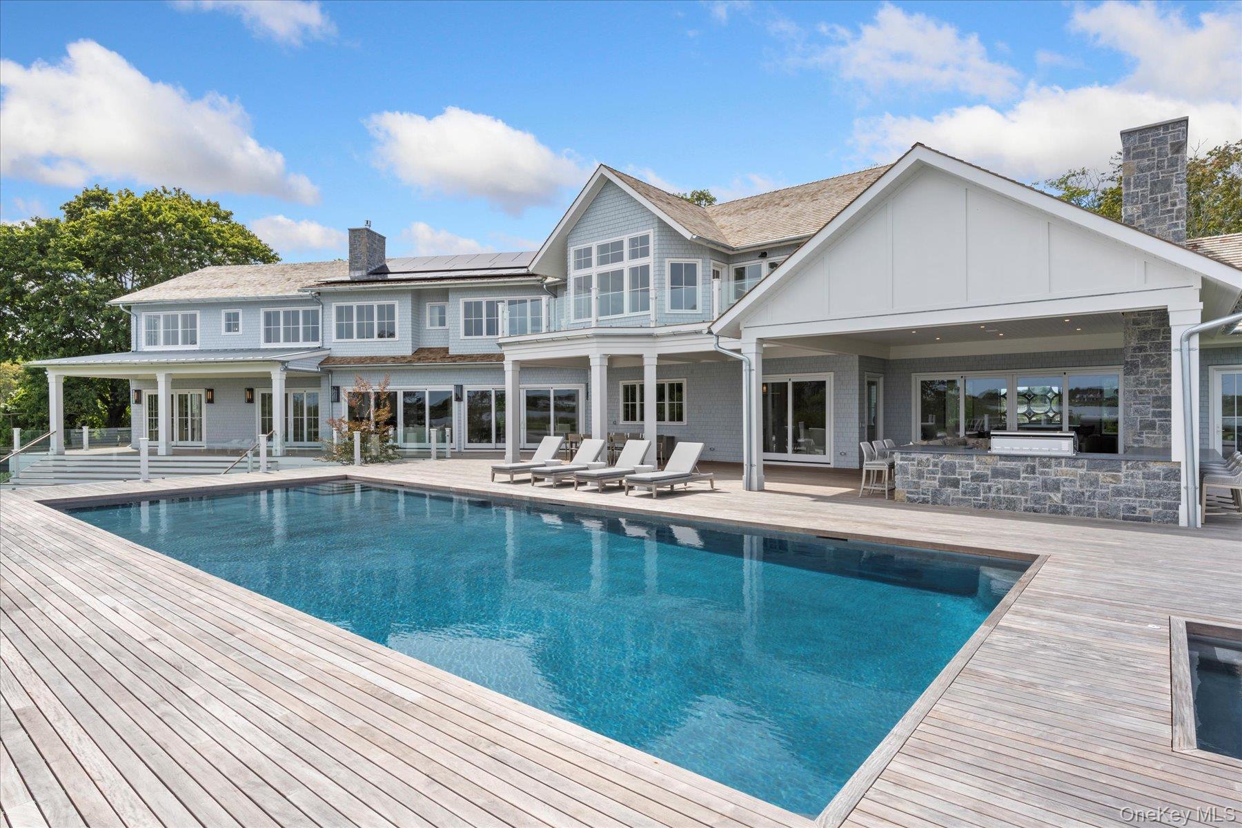 551 Main Street, Quiogue, NY 11978