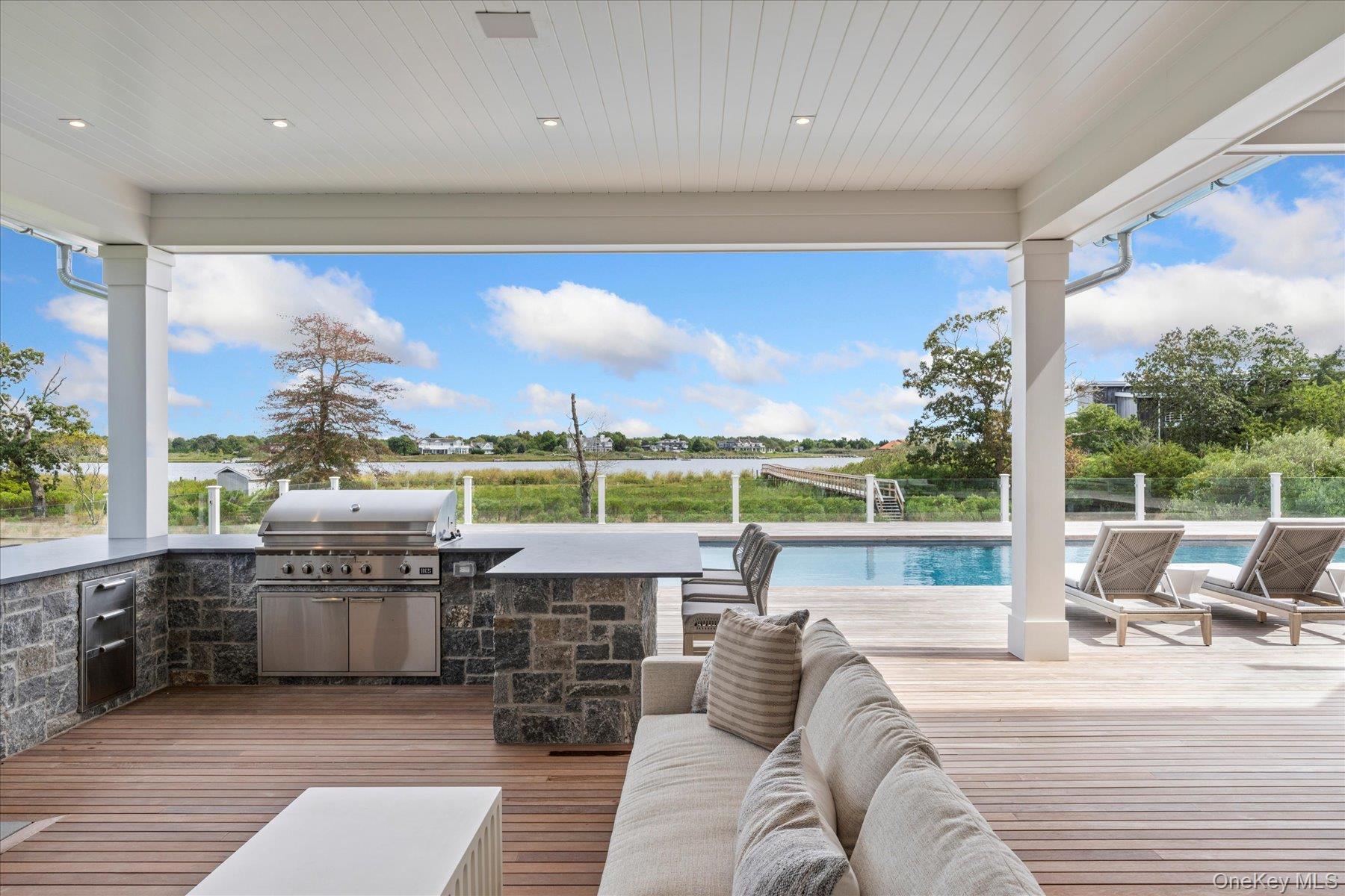 551 Main Street, Quiogue, NY 11978