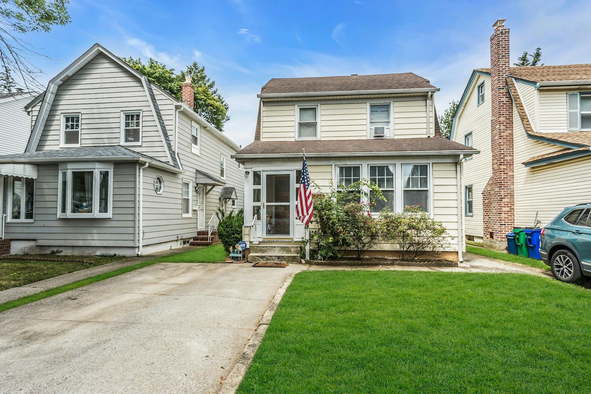 8748 252nd Street, Bellerose, NY 11426
