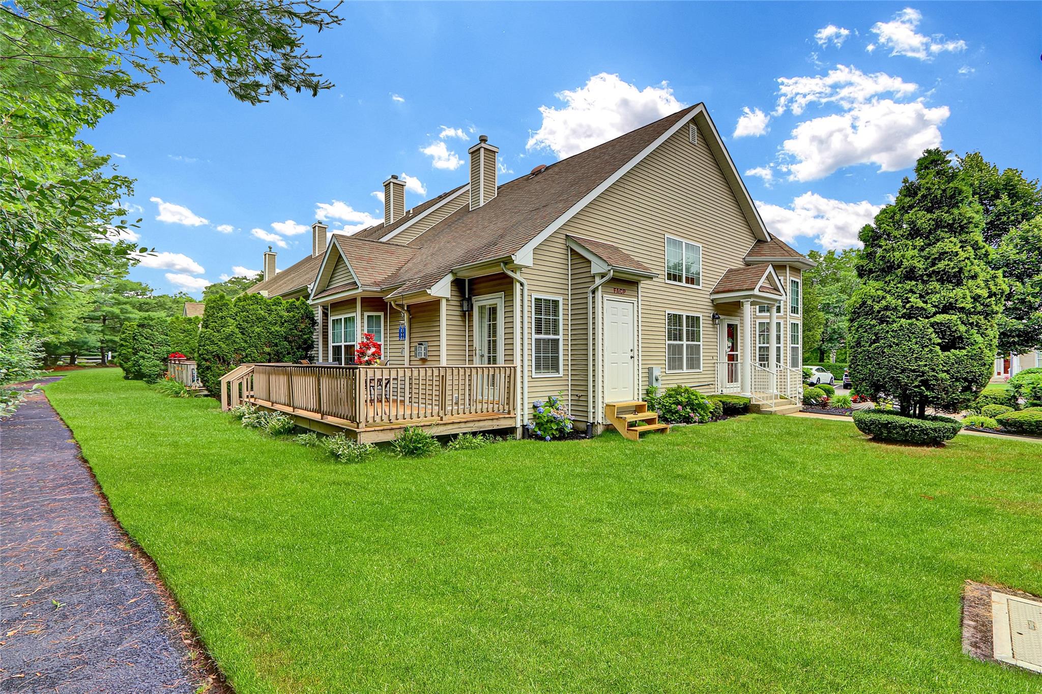 7 Halley Lane, Miller Place, NY 11764