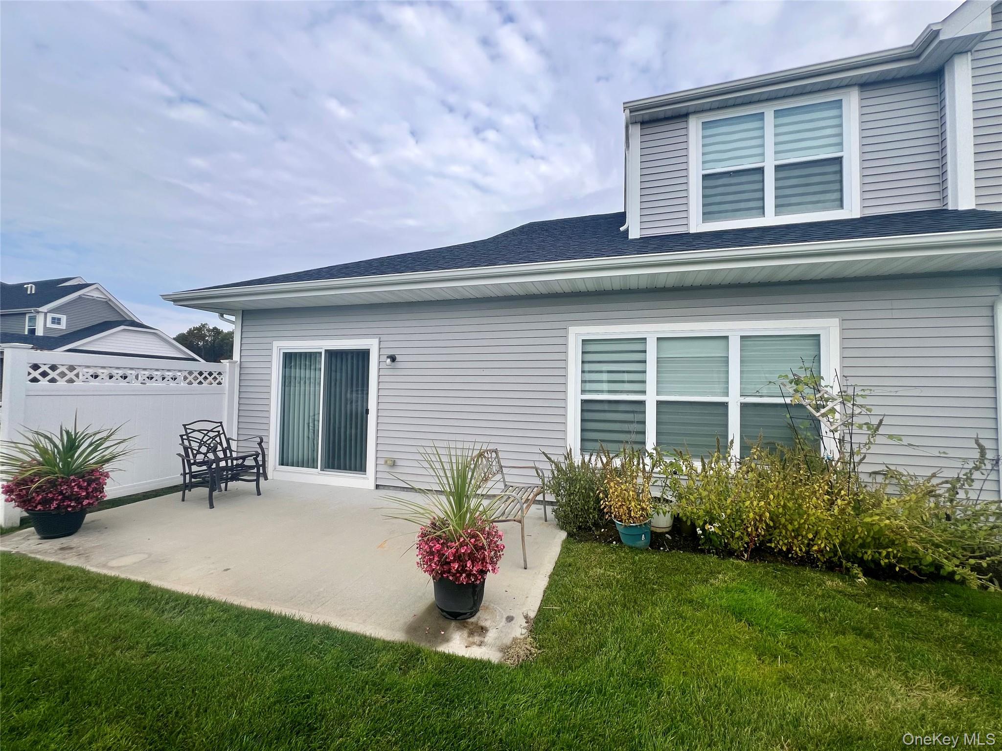 37 Willow Circle # 37, Coram, NY 11727