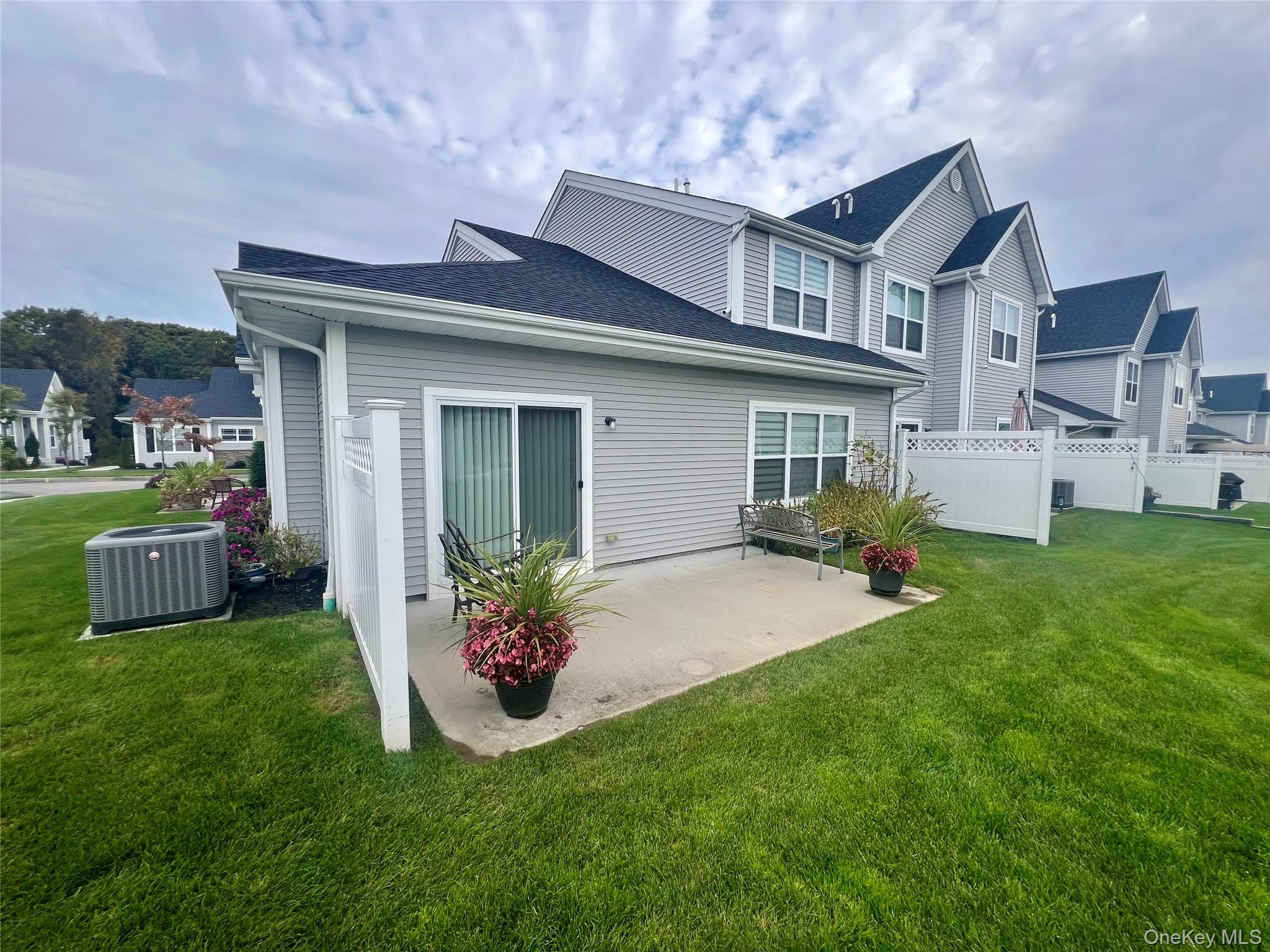 37 Willow Circle # 37, Coram, NY 11727