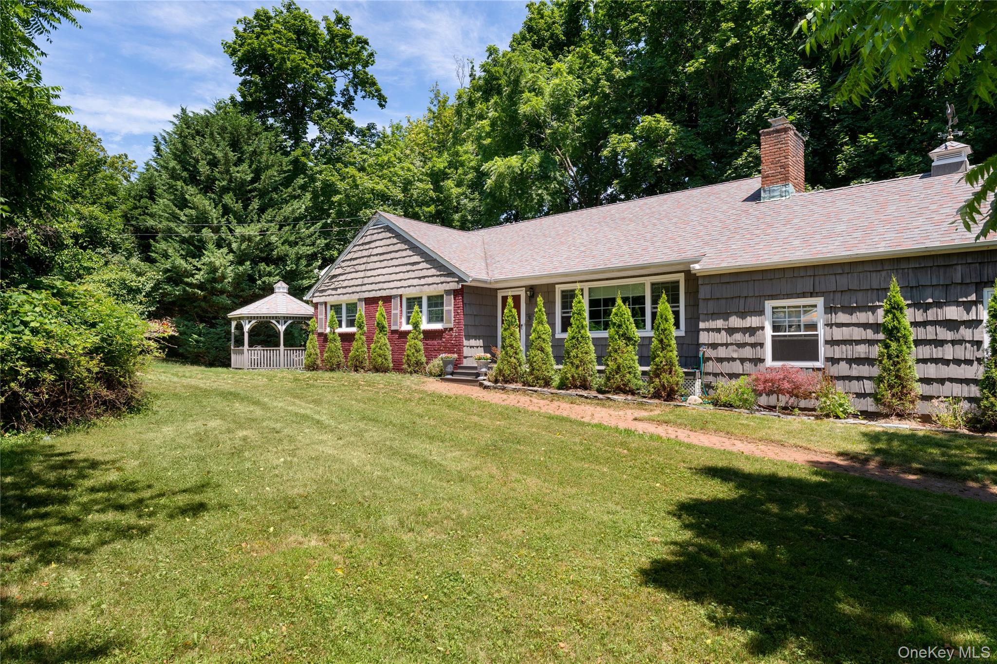 11 Quaker Path, Stony Brook, NY 11790