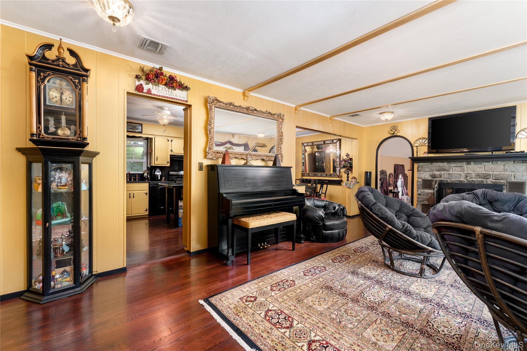 11 Quaker Path, Stony Brook, NY 11790