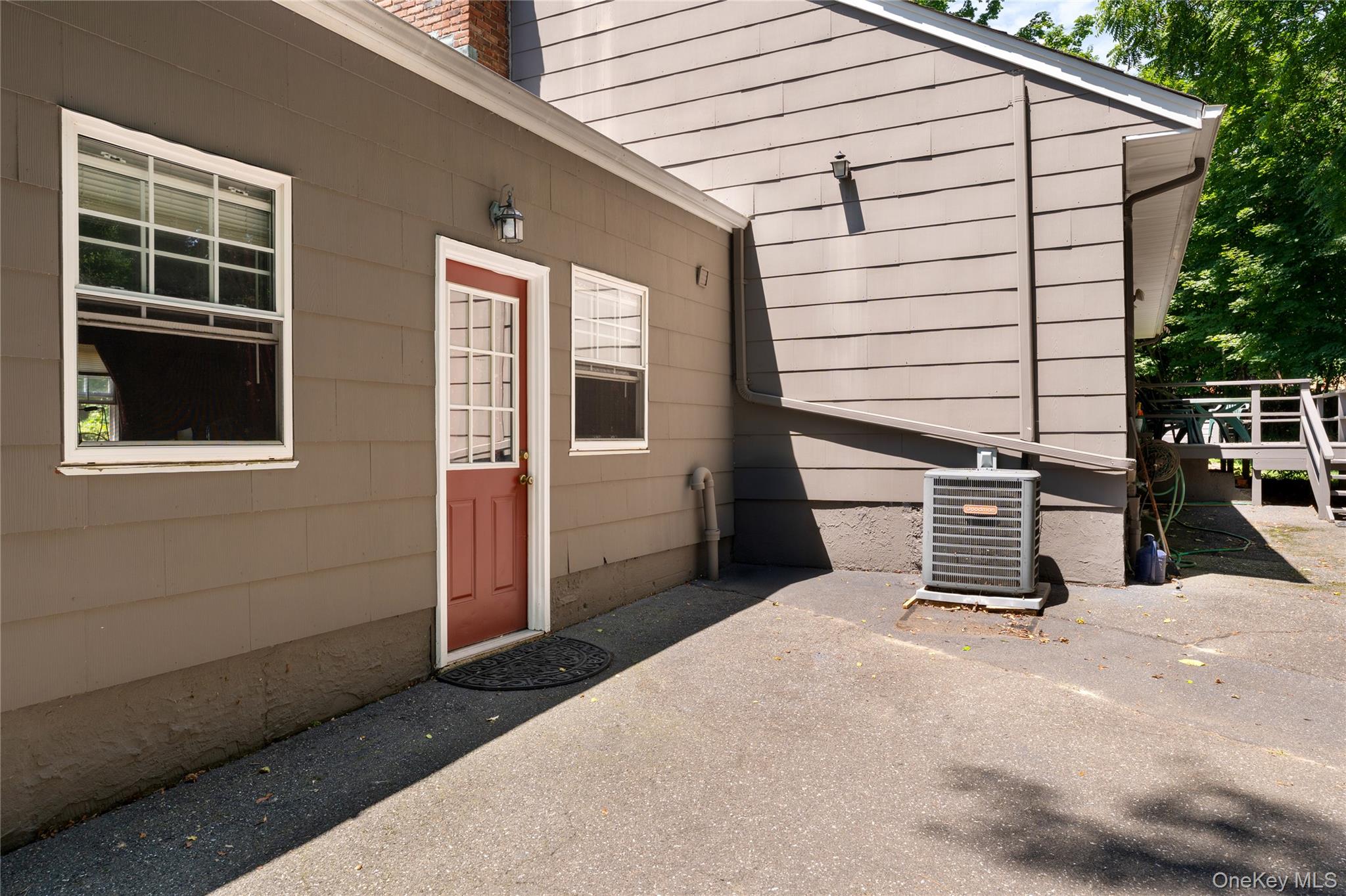 11 Quaker Path, Stony Brook, NY 11790