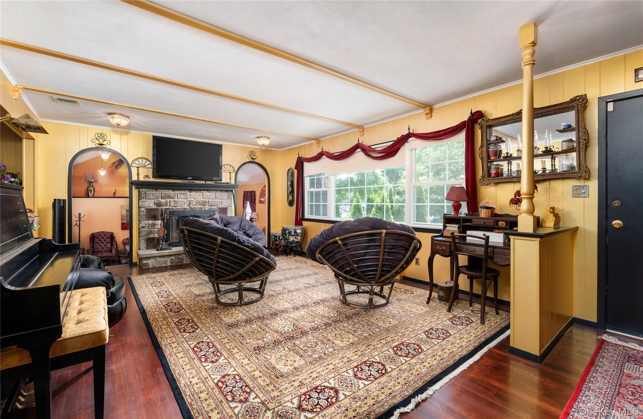 11 Quaker Path, Stony Brook, NY 11790