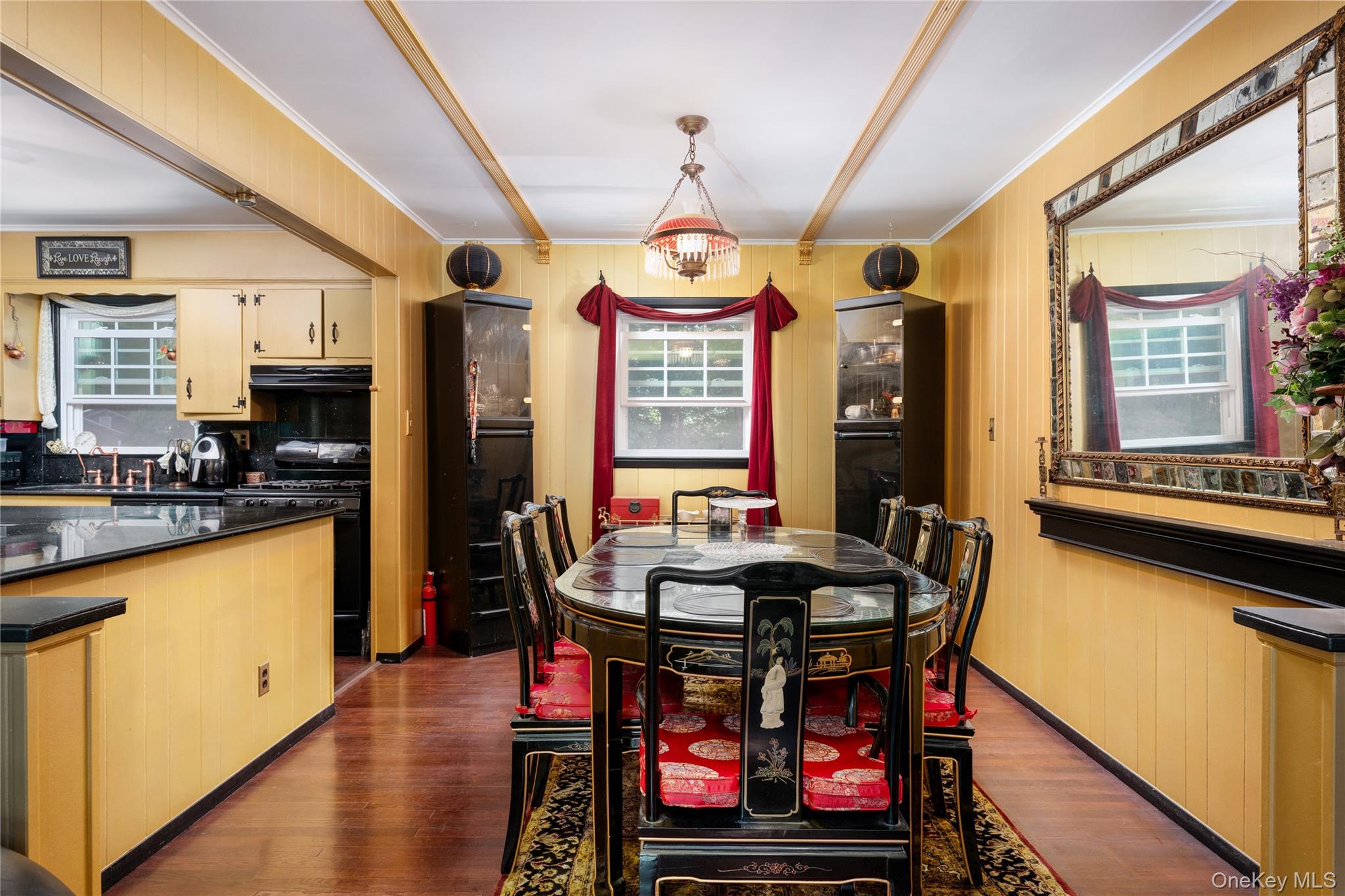 11 Quaker Path, Stony Brook, NY 11790