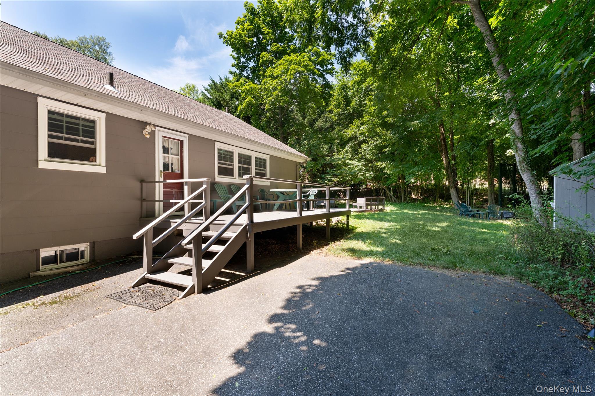 11 Quaker Path, Stony Brook, NY 11790