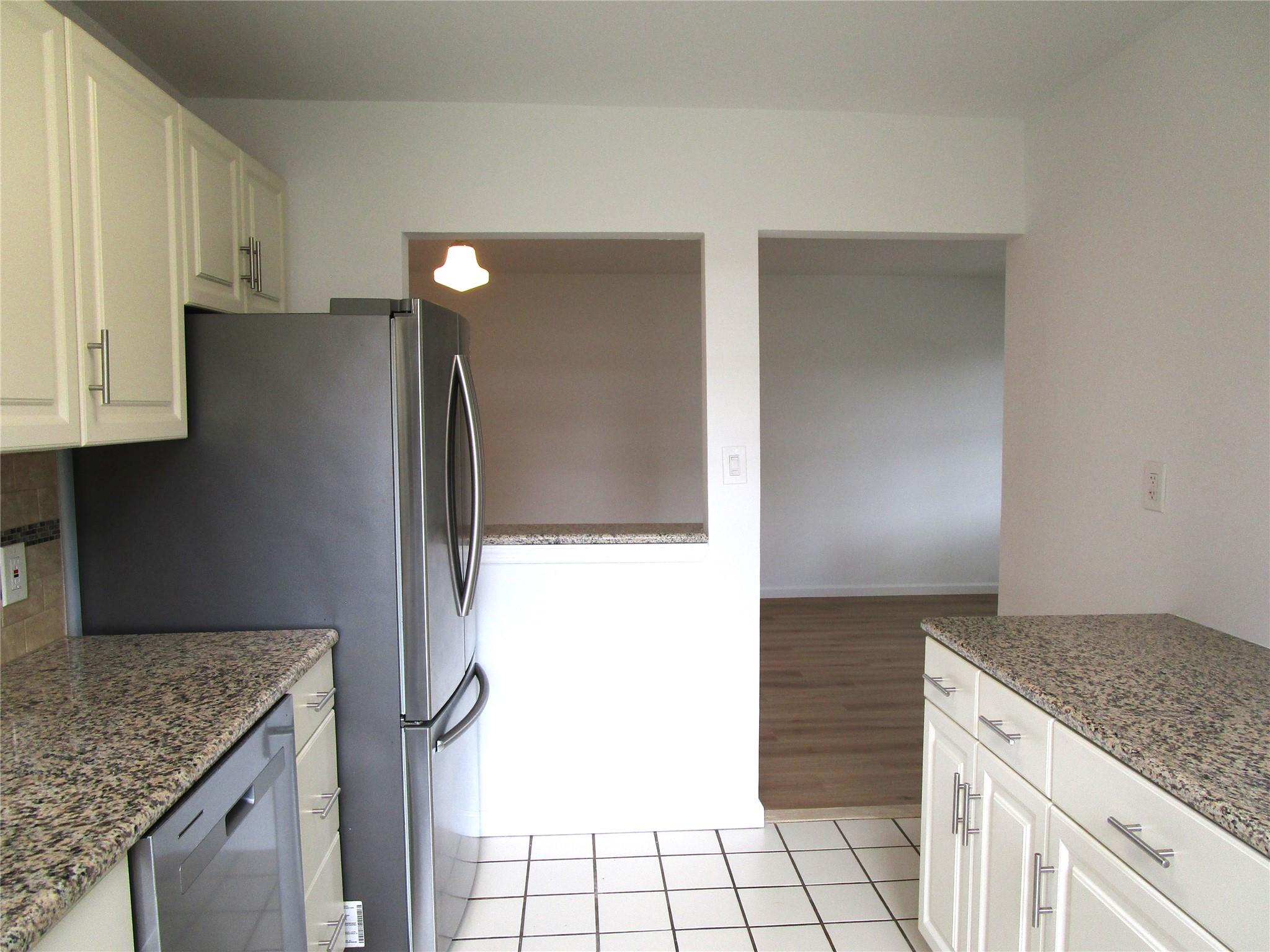 324 Post Avenue # Apt. 8-J, Westbury, NY 11590