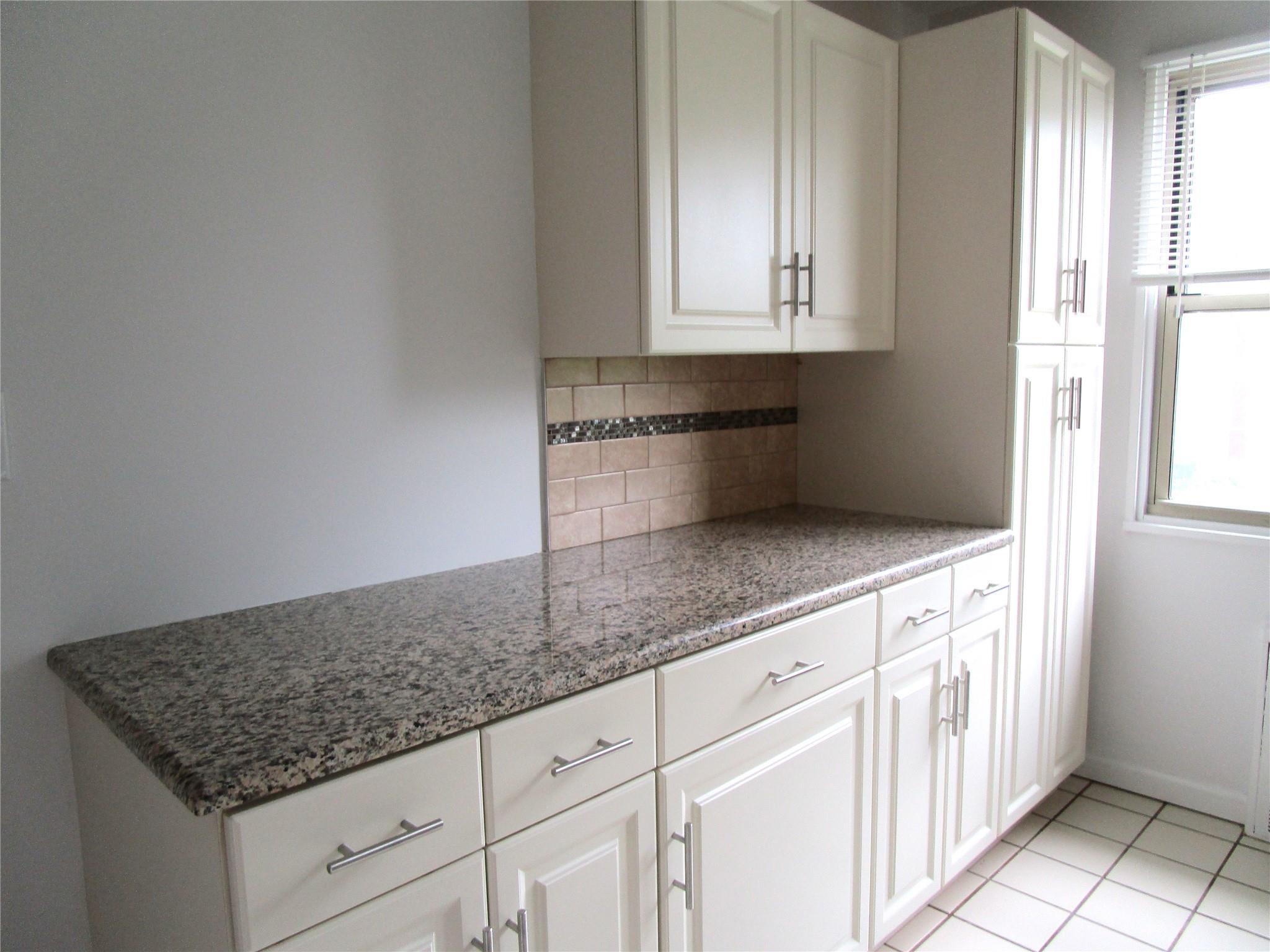 324 Post Avenue # Apt. 8-J, Westbury, NY 11590