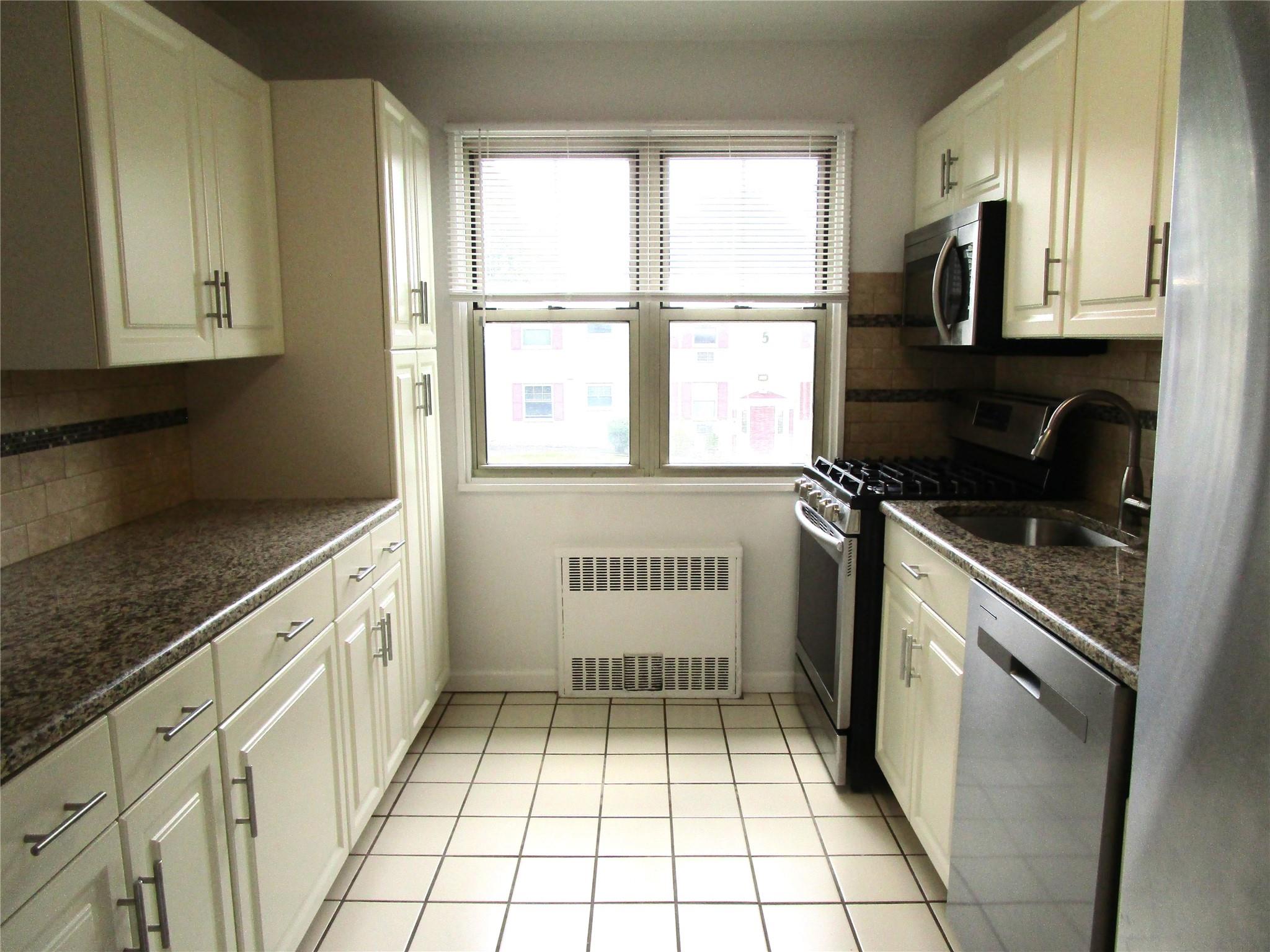 324 Post Avenue # Apt. 8-J, Westbury, NY 11590