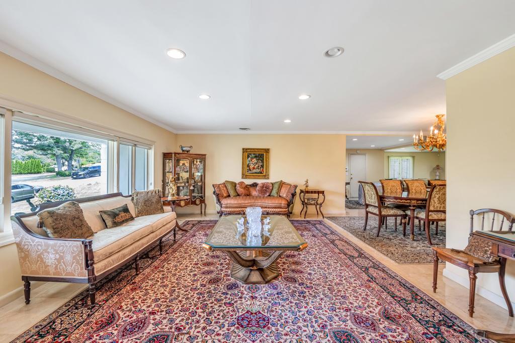 75 Greenleaf Hill, Great Neck, NY 11023