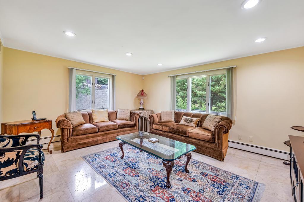 75 Greenleaf Hill, Great Neck, NY 11023