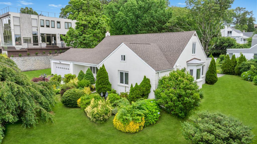 75 Greenleaf Hill, Great Neck, NY 11023
