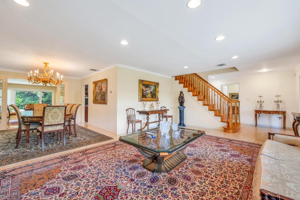 75 Greenleaf Hill, Great Neck, NY 11023