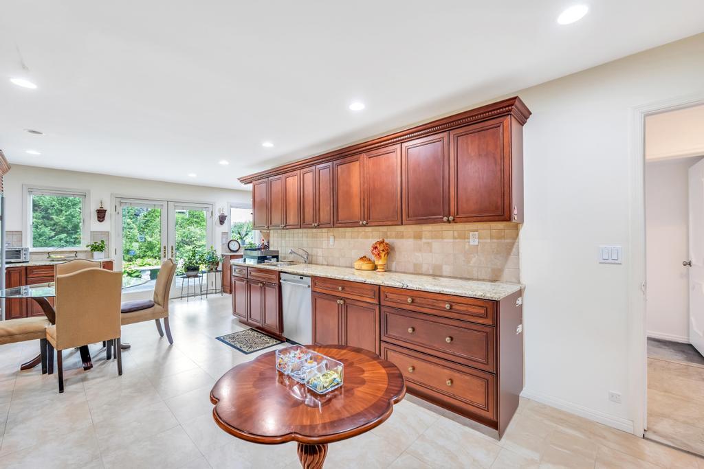 75 Greenleaf Hill, Great Neck, NY 11023