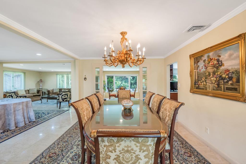 75 Greenleaf Hill, Great Neck, NY 11023