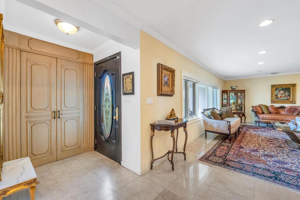 75 Greenleaf Hill, Great Neck, NY 11023