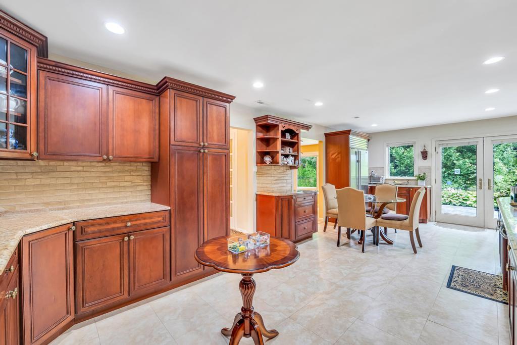 75 Greenleaf Hill, Great Neck, NY 11023