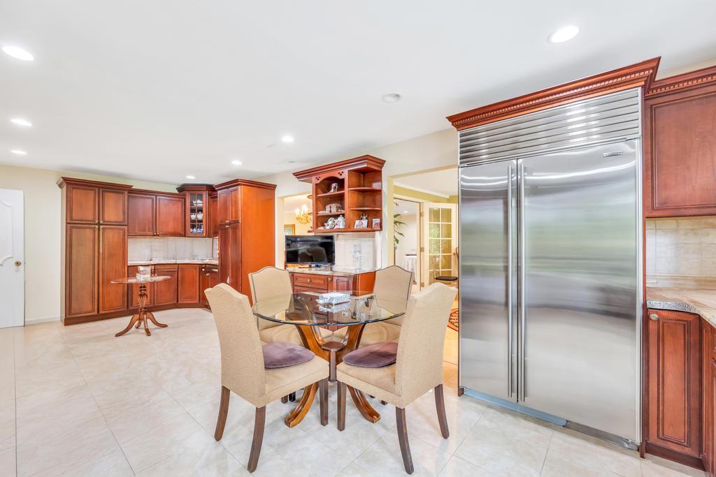 75 Greenleaf Hill, Great Neck, NY 11023