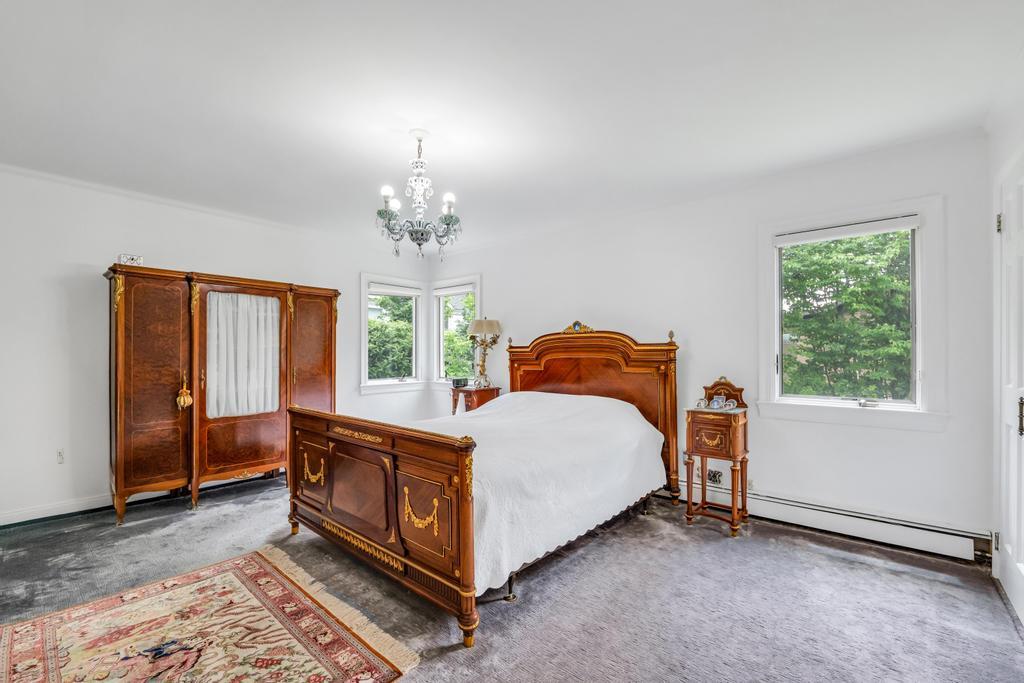 75 Greenleaf Hill, Great Neck, NY 11023