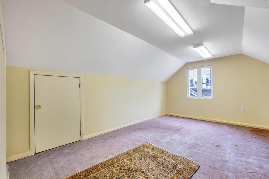 75 Greenleaf Hill, Great Neck, NY 11023