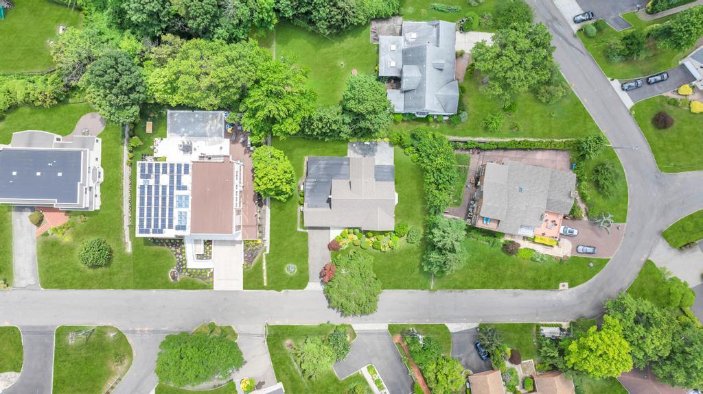 75 Greenleaf Hill, Great Neck, NY 11023