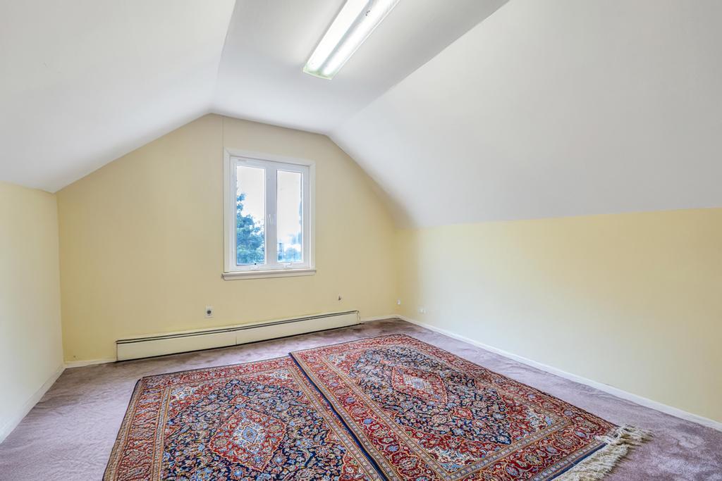 75 Greenleaf Hill, Great Neck, NY 11023