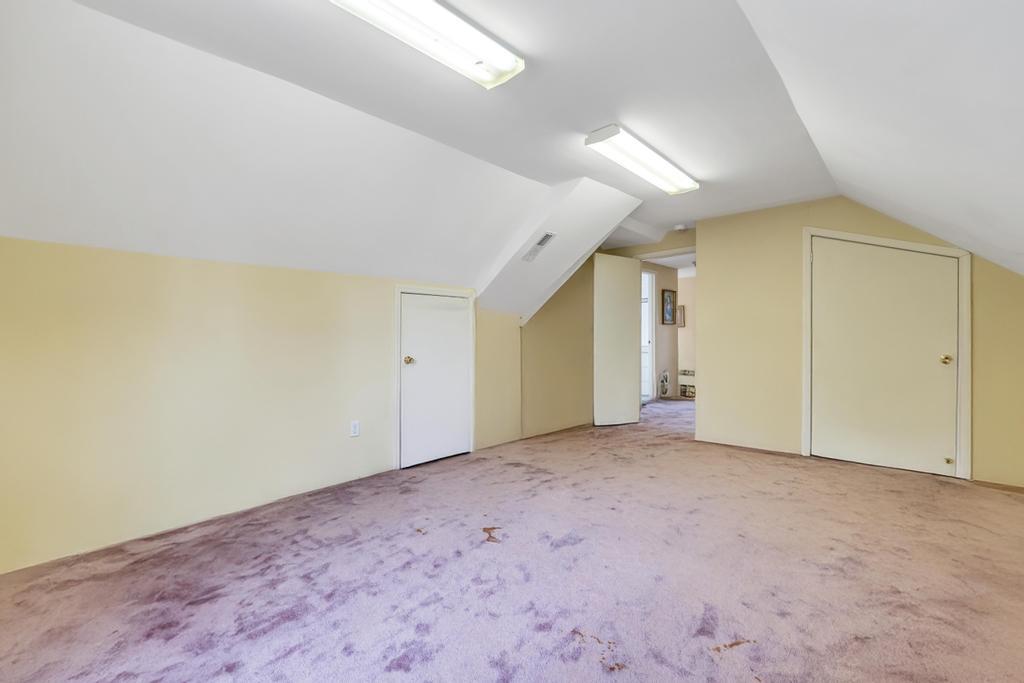 75 Greenleaf Hill, Great Neck, NY 11023