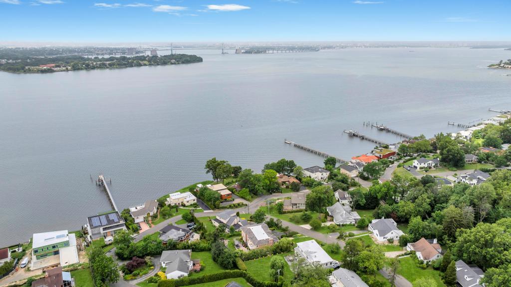 75 Greenleaf Hill, Great Neck, NY 11023