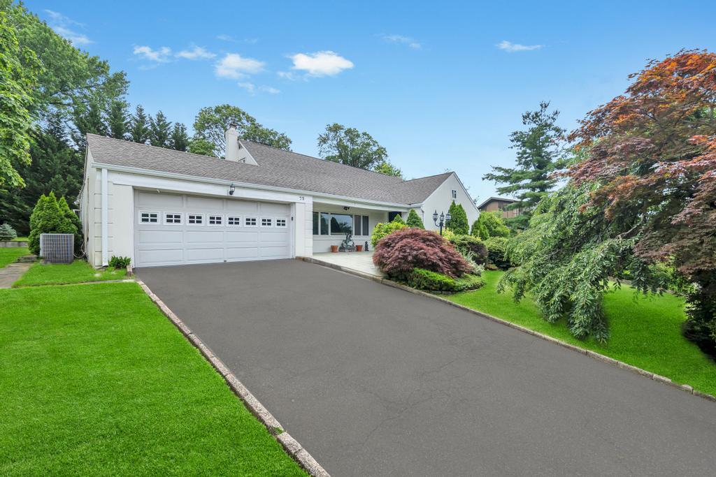 75 Greenleaf Hill, Great Neck, NY 11023