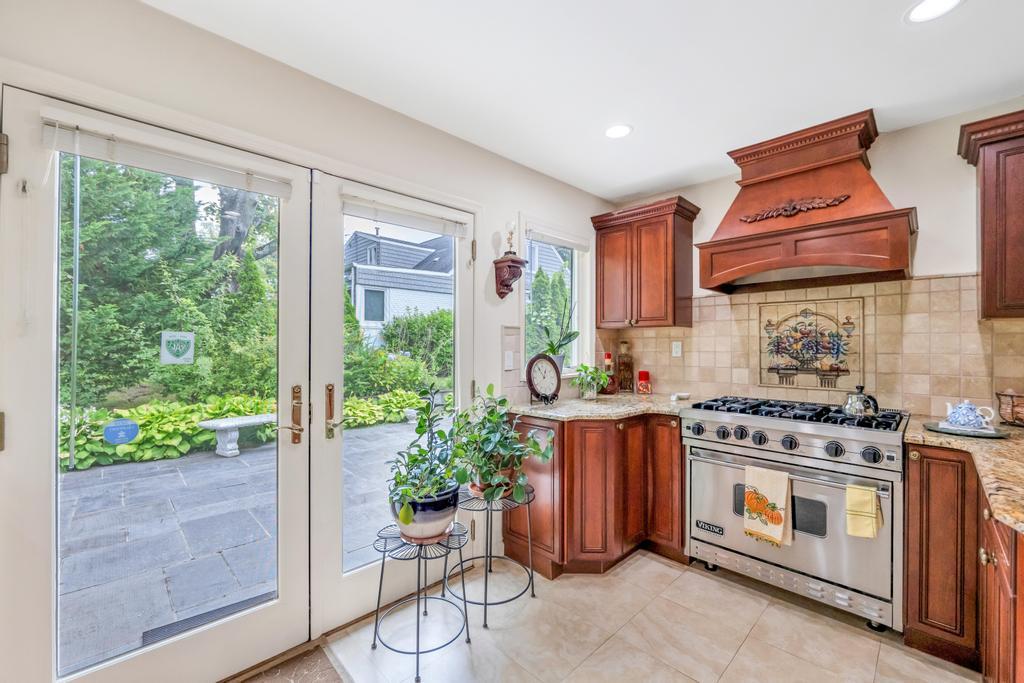 75 Greenleaf Hill, Great Neck, NY 11023