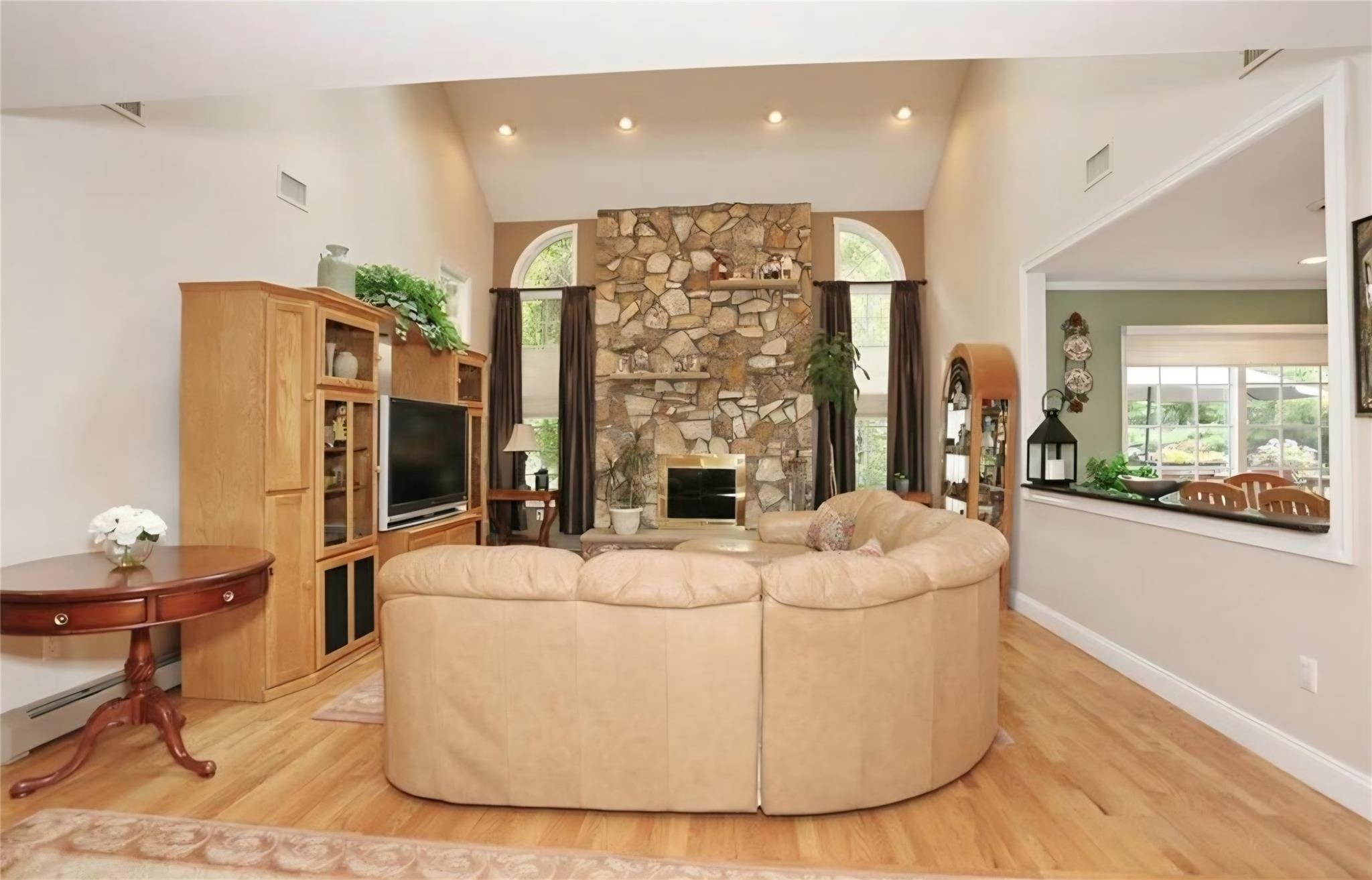 18 Mesa Place, Nanuet, NY 10954