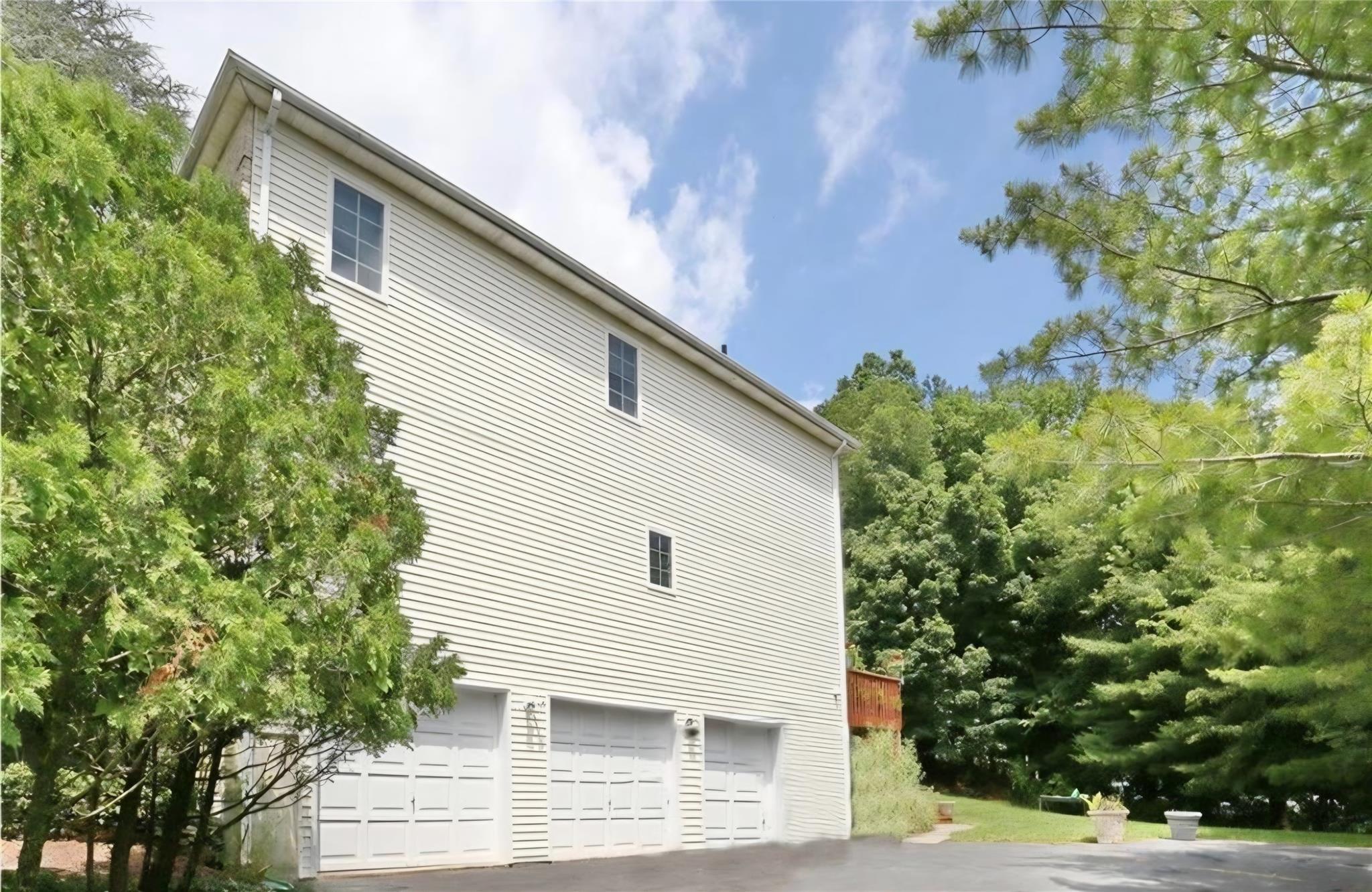 18 Mesa Place, Nanuet, NY 10954