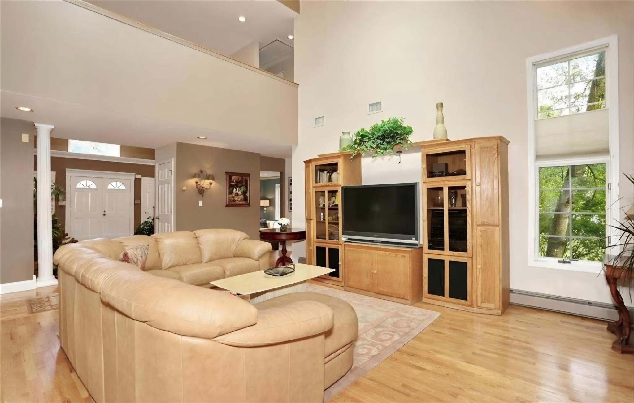 18 Mesa Place, Nanuet, NY 10954