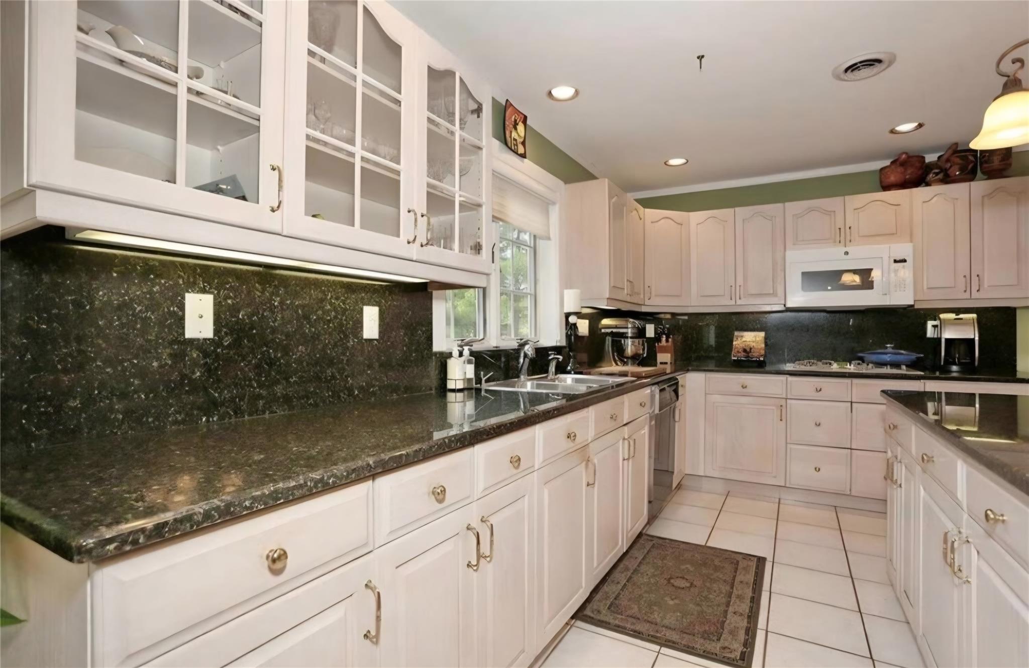 18 Mesa Place, Nanuet, NY 10954