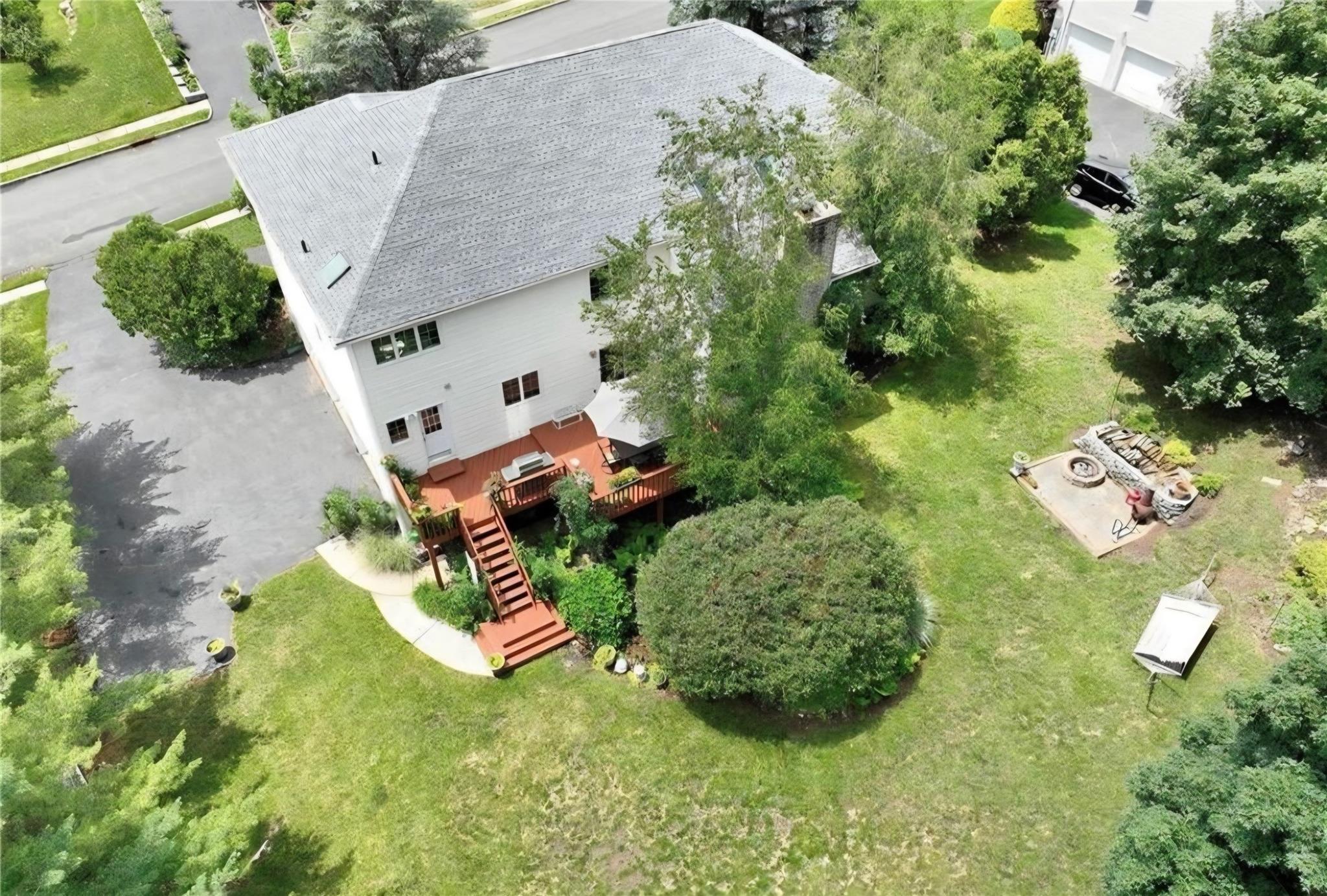 18 Mesa Place, Nanuet, NY 10954