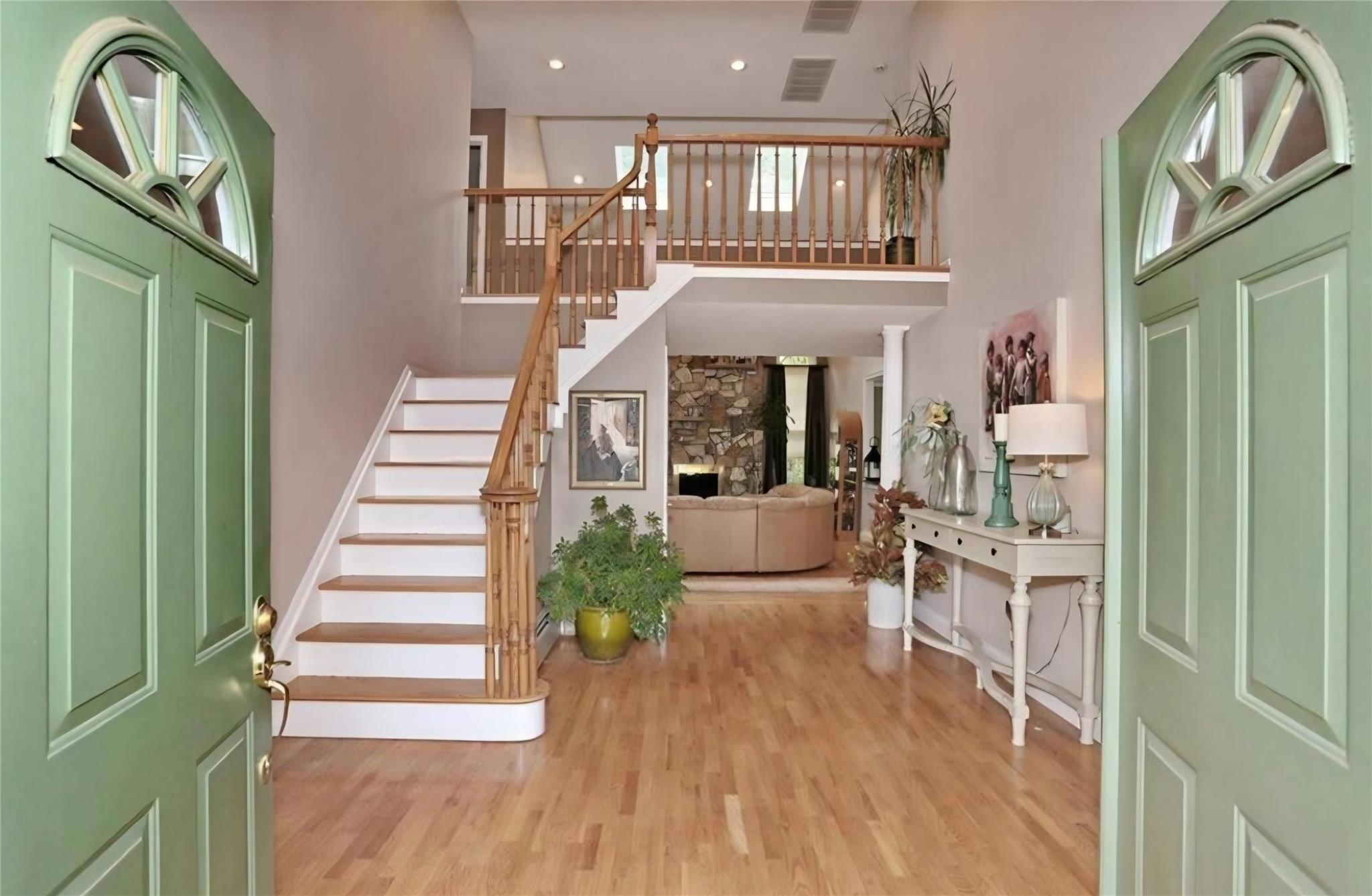 18 Mesa Place, Nanuet, NY 10954