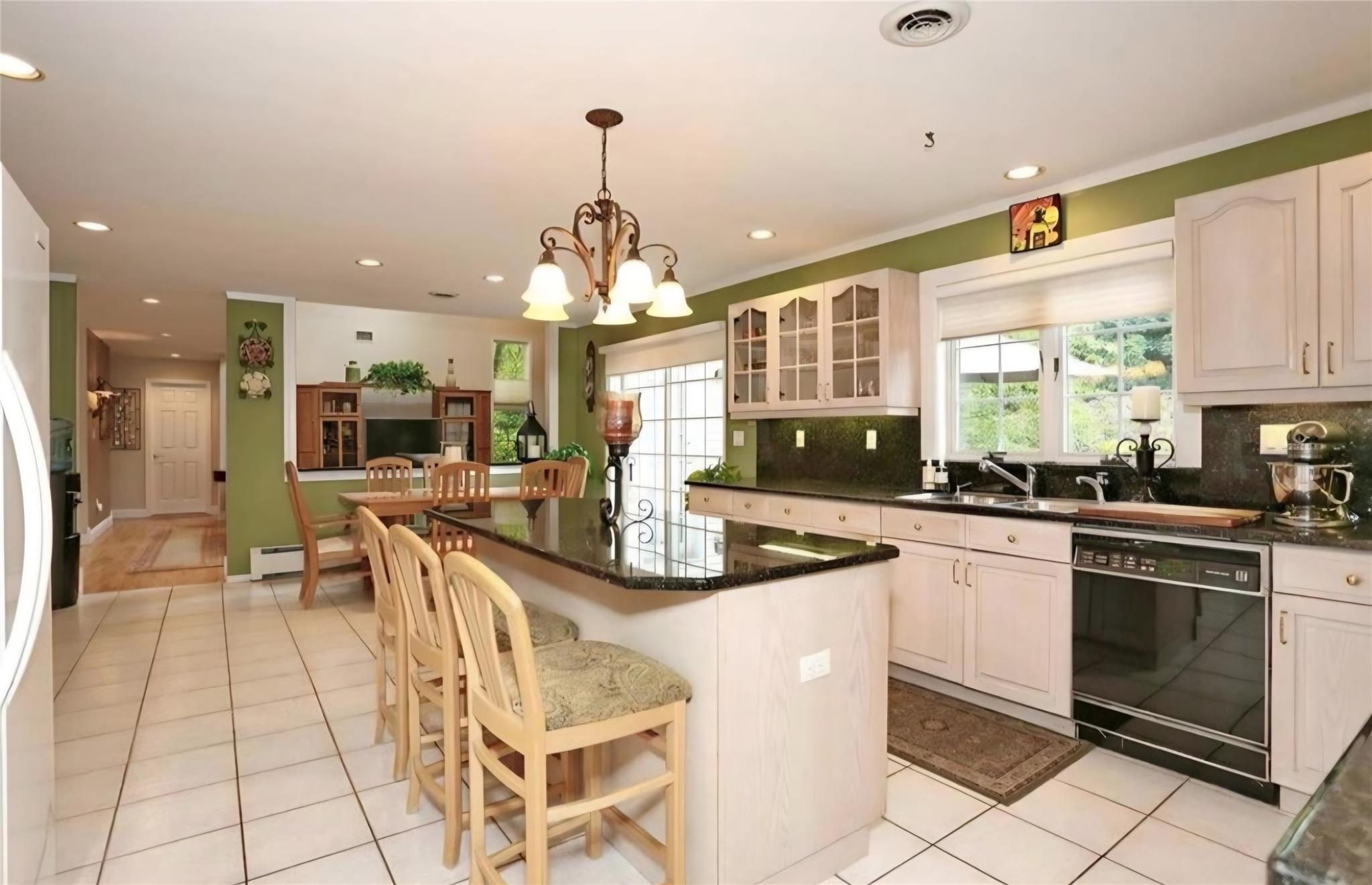 18 Mesa Place, Nanuet, NY 10954