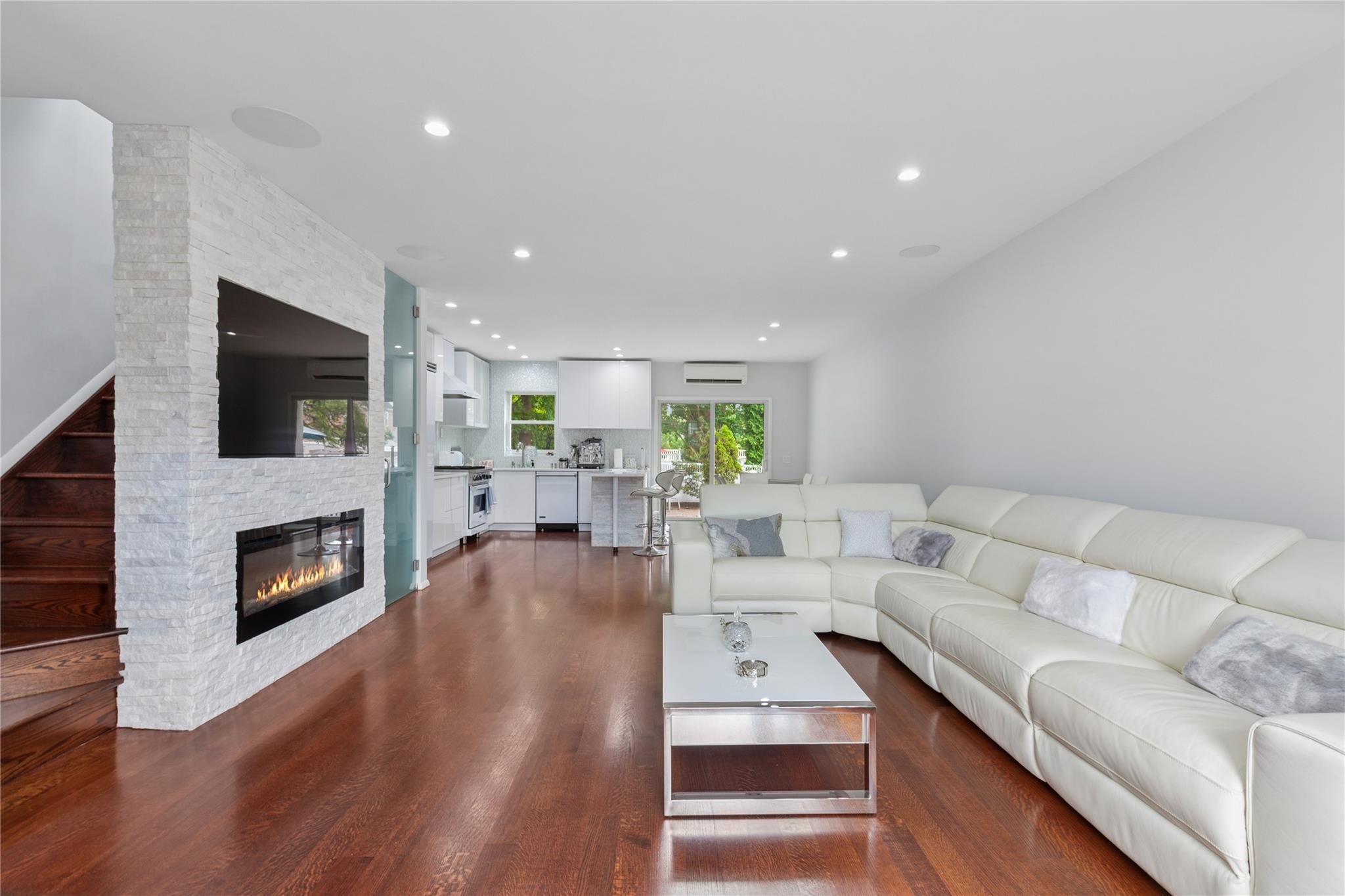 82-15 Penelope Avenue, Middle Village, NY 11379