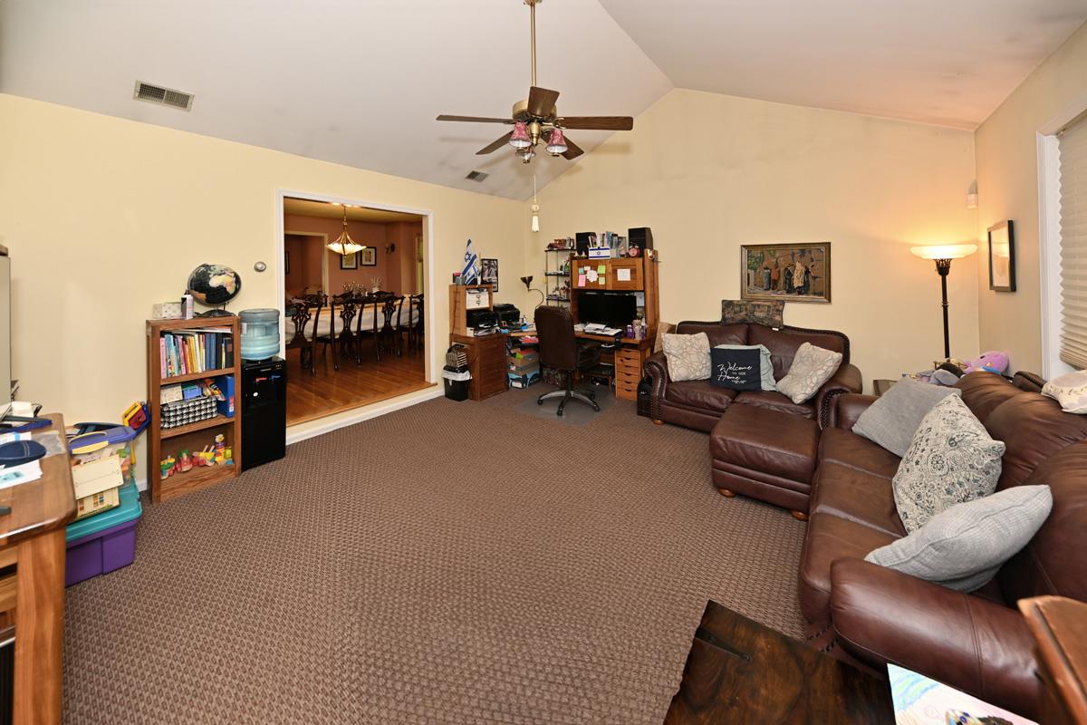 17 E Stemmer Lane, Suffern, NY 10901