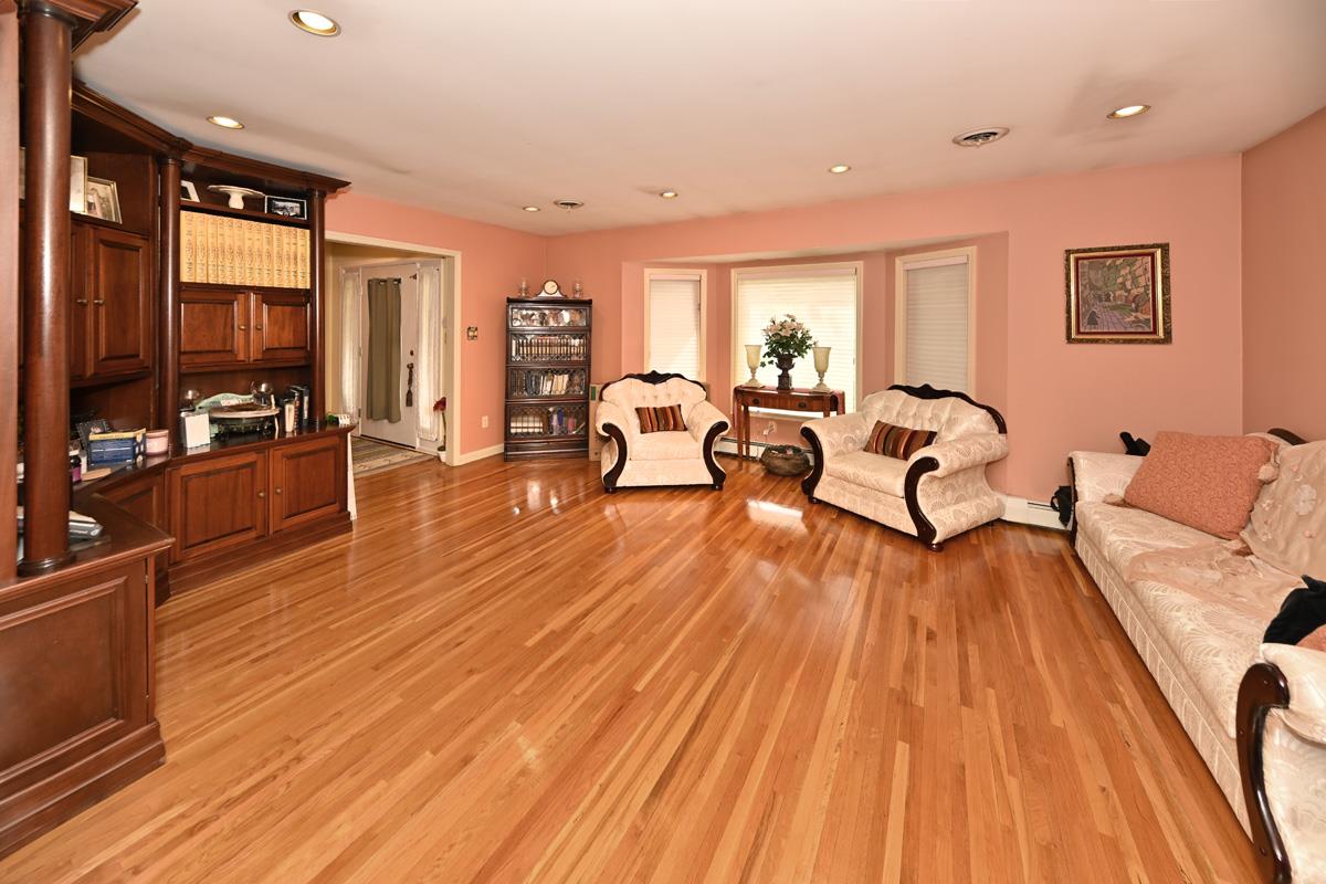 17 E Stemmer Lane, Suffern, NY 10901