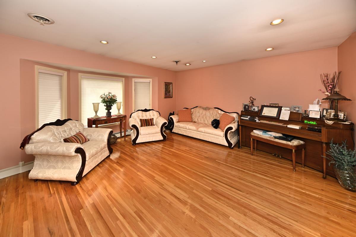 17 E Stemmer Lane, Suffern, NY 10901