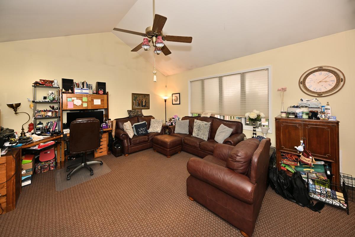 17 E Stemmer Lane, Suffern, NY 10901