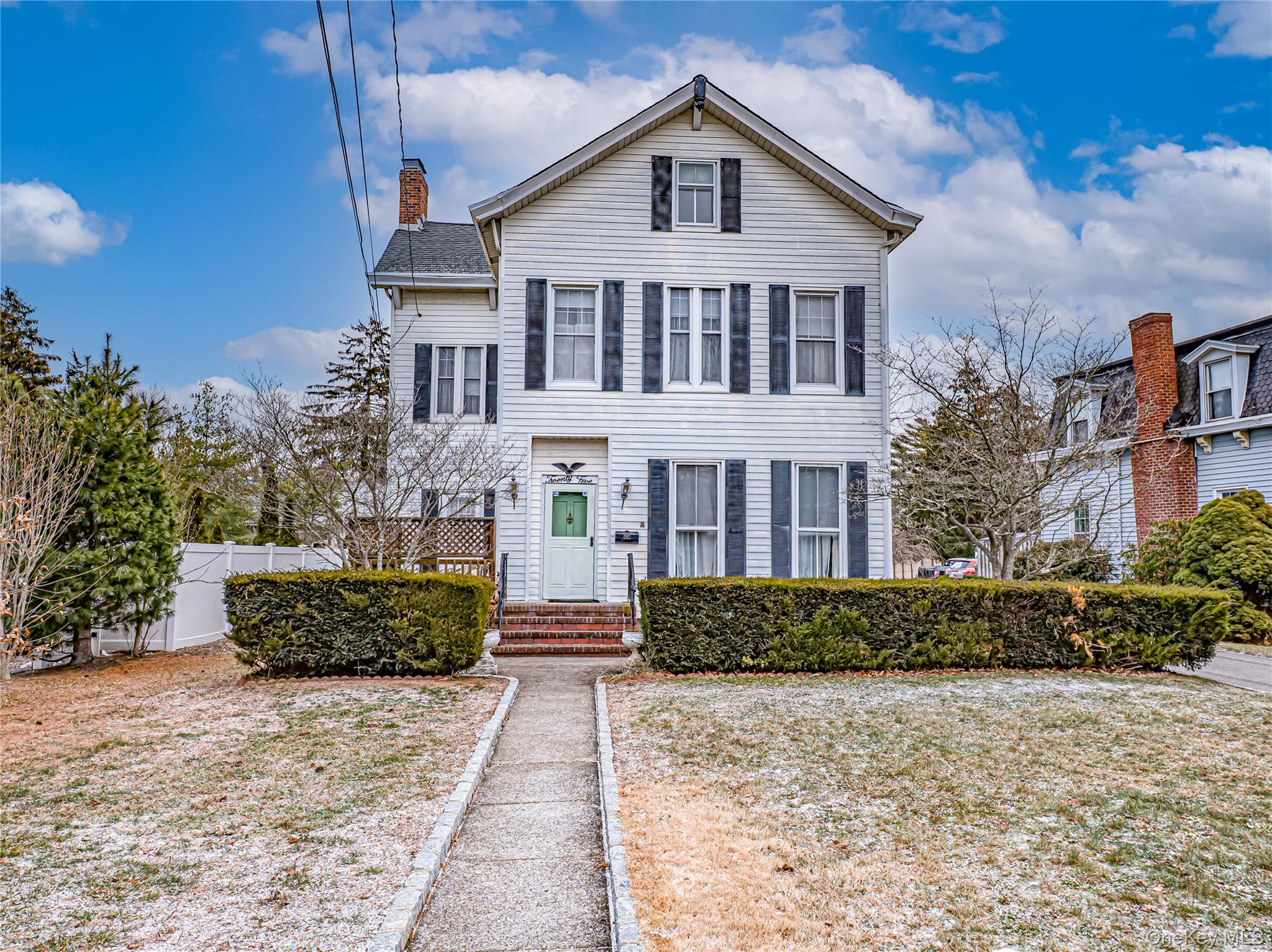 25 Shore Lane, Bay Shore, NY 11706