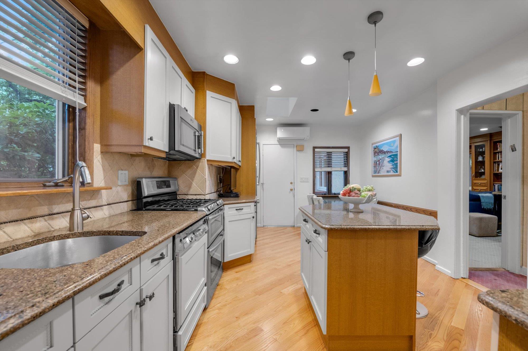 23 Burbury Lane, Great Neck, NY 11023