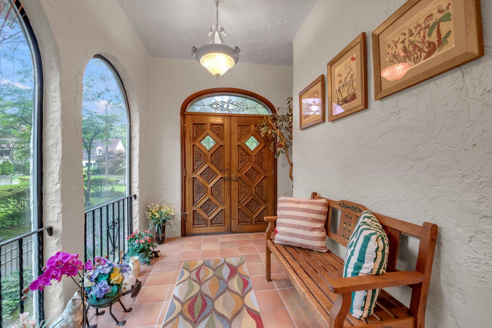 23 Burbury Lane, Great Neck, NY 11023