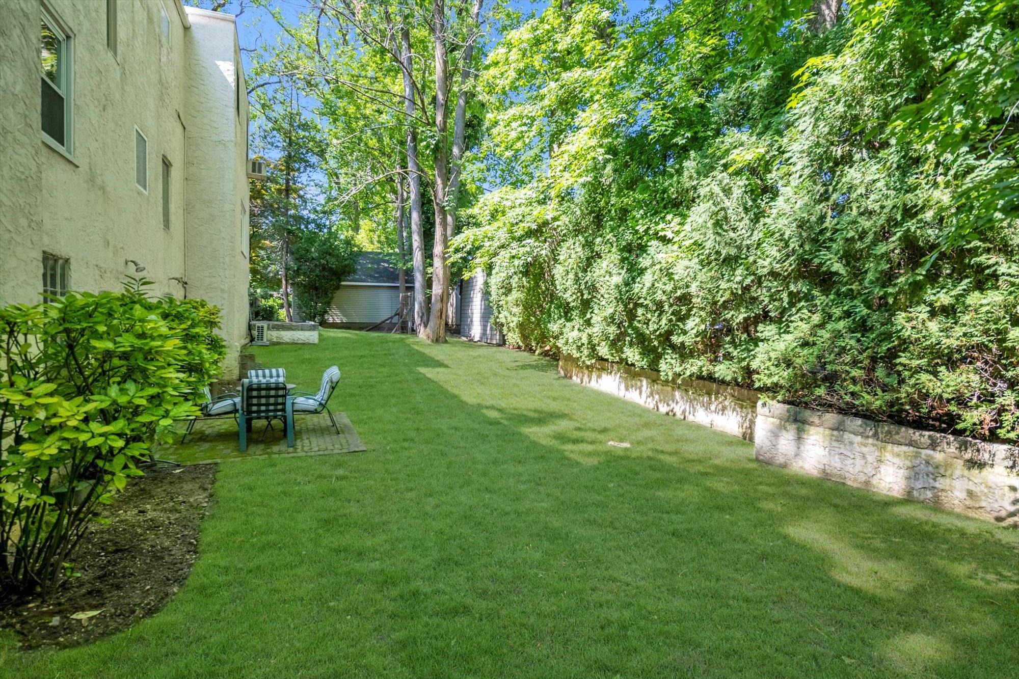 23 Burbury Lane, Great Neck, NY 11023